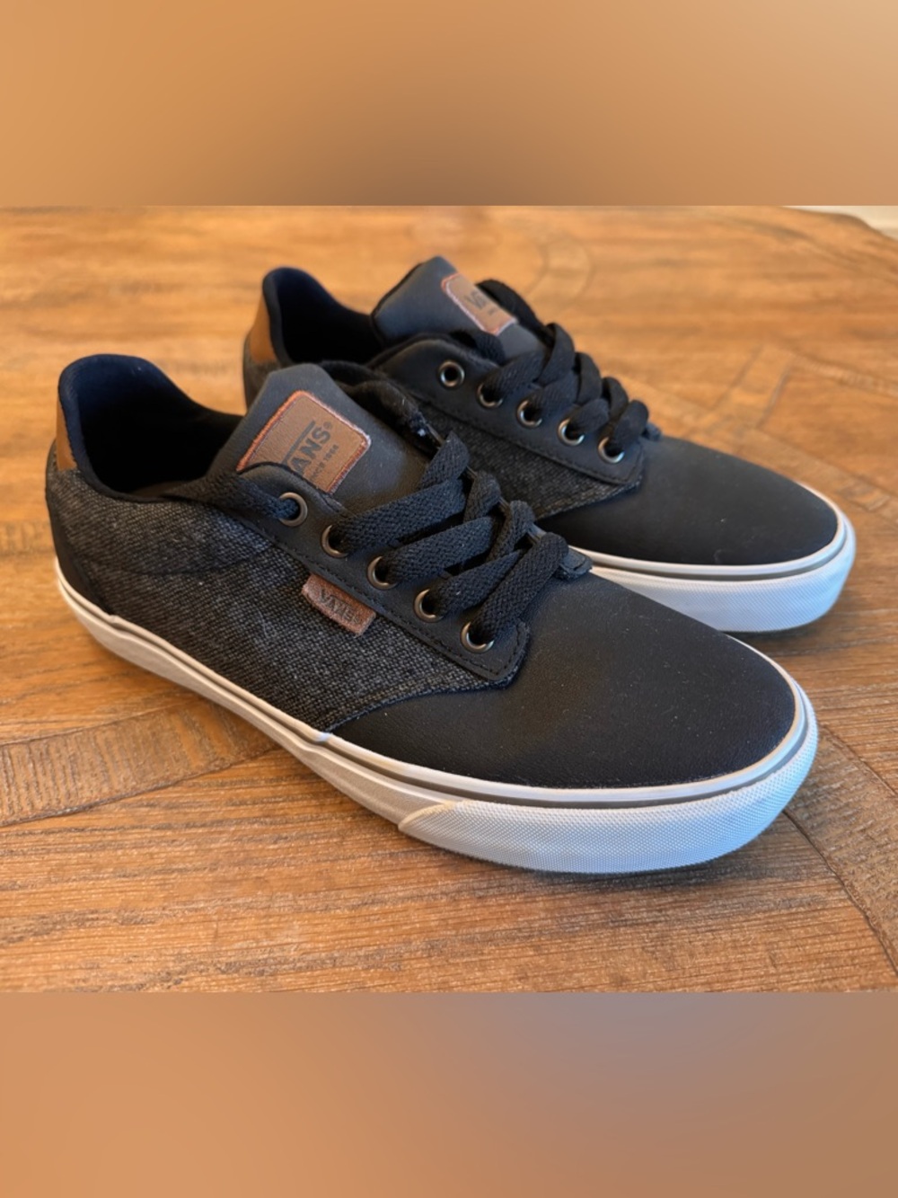 Vans Men’s Size 8 Black Low Top Sneakers- Canvas & Leather - Excellent Condition